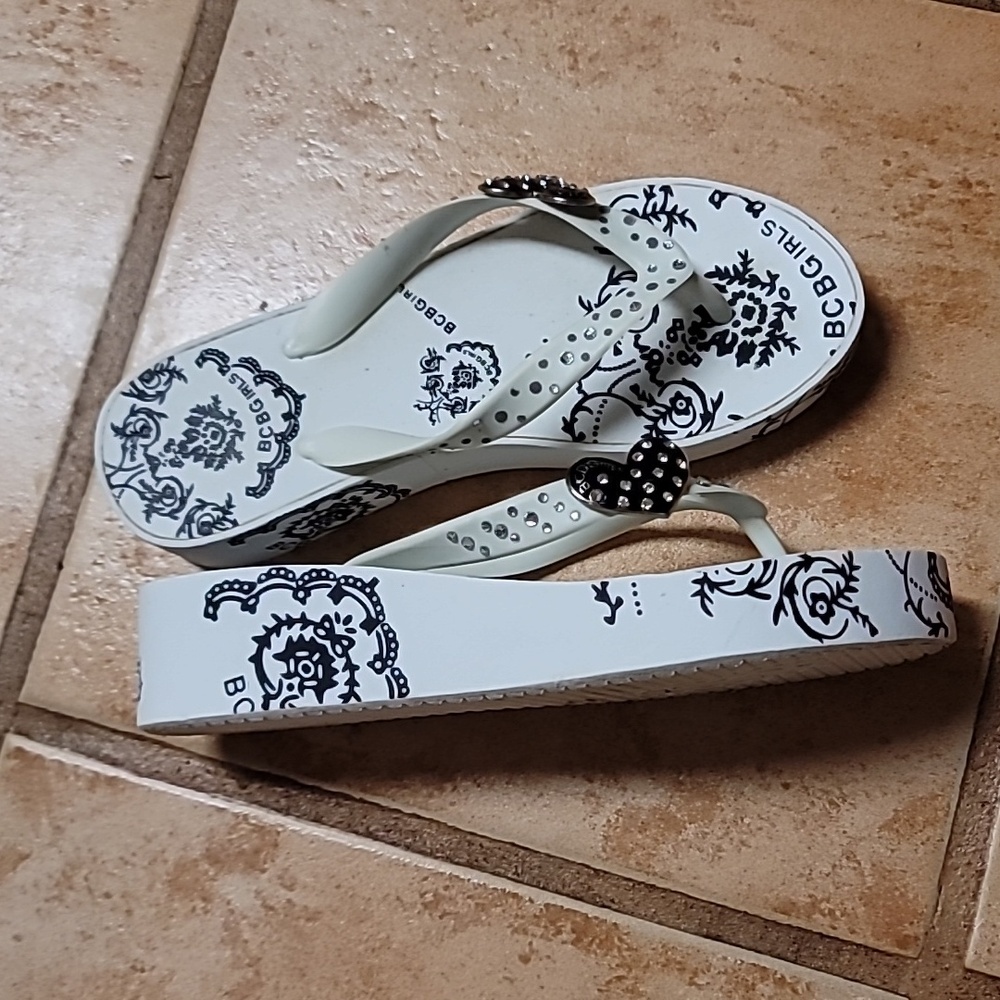 Very cute BCBG girls sandals